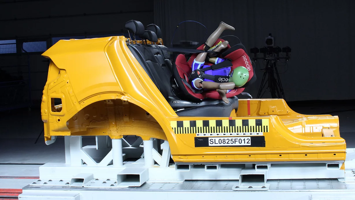 
										Deux sièges pour enfants recalés
									